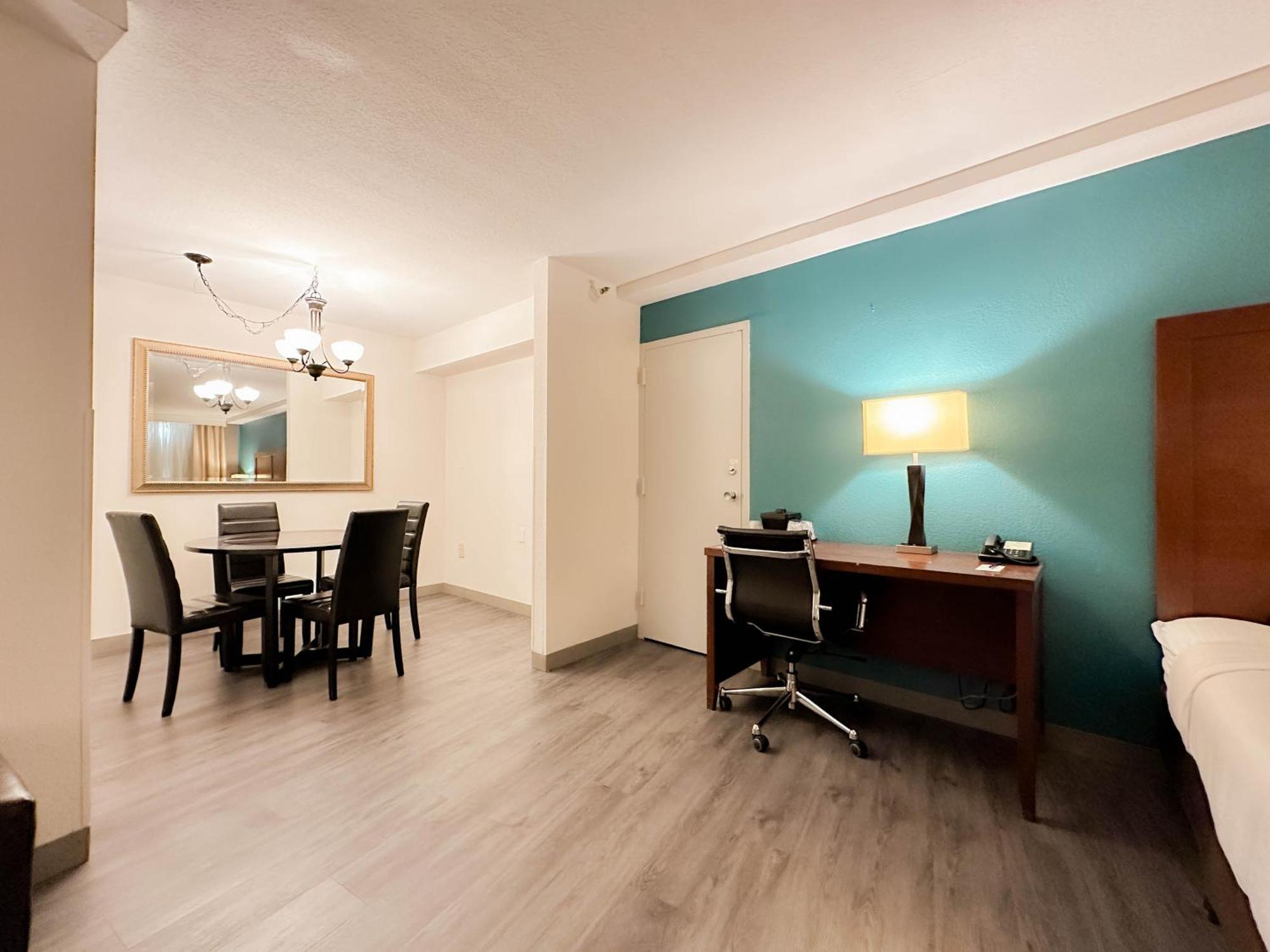 Comfort Inn & Suites Kissimmee By The Parks Four Corners Екстериор снимка