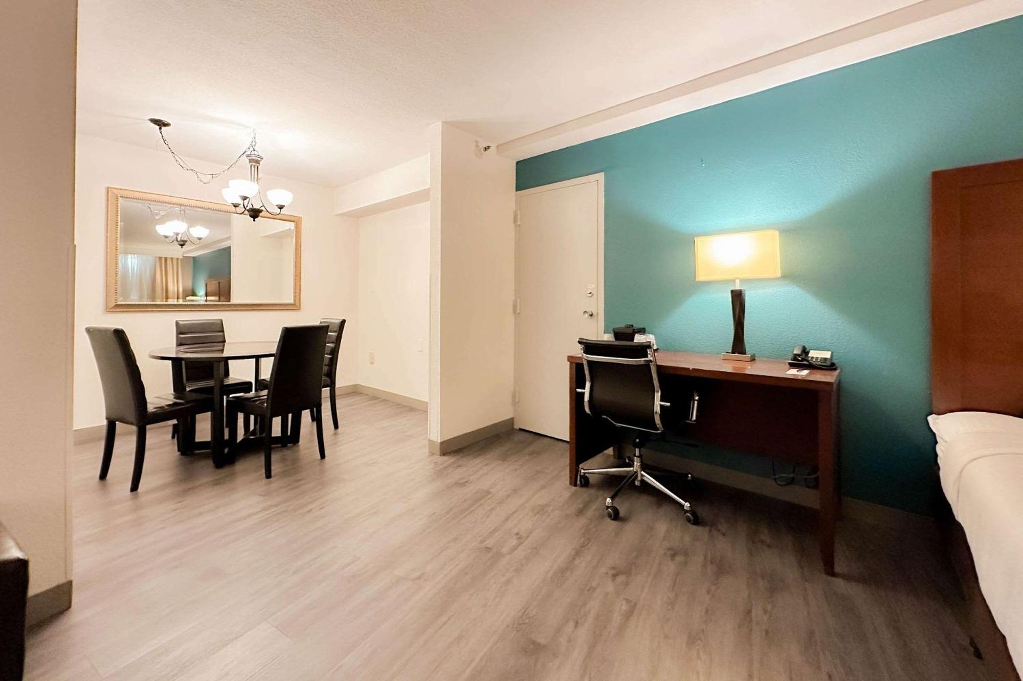 Comfort Inn & Suites Kissimmee By The Parks Four Corners Екстериор снимка
