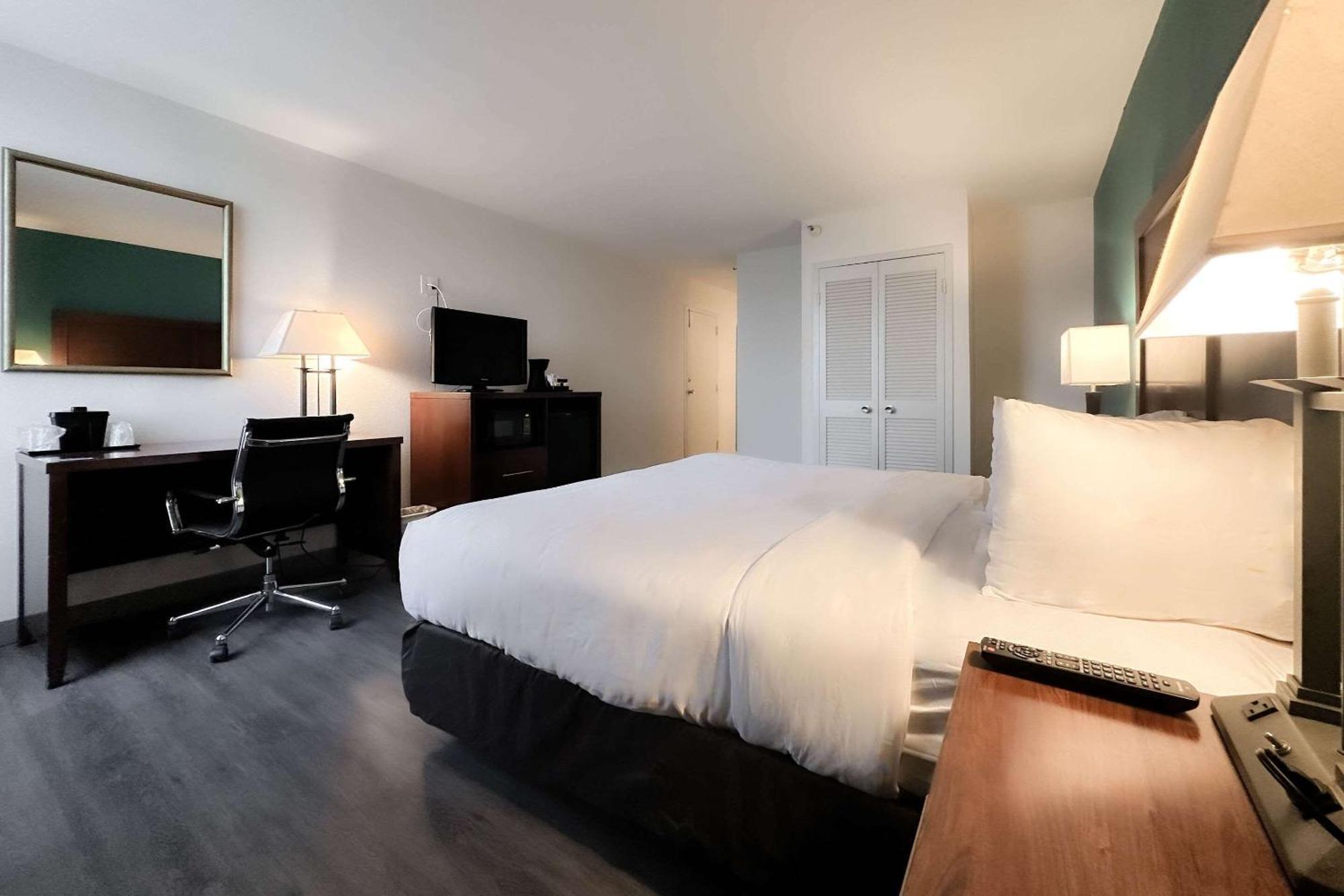 Comfort Inn & Suites Kissimmee By The Parks Four Corners Екстериор снимка